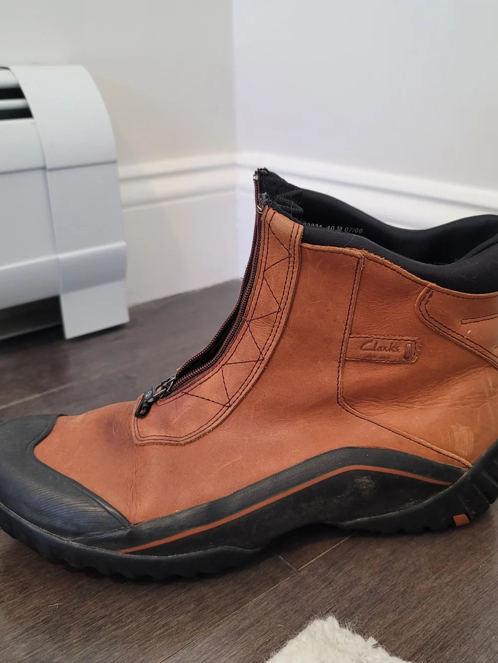 CLARKS Muckers Brown Leather Waterproof Ankle Boots Women's Size 10M